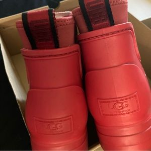 UGG Red Droplet EUC Rain boots size 9US perfect addition to your boot collection